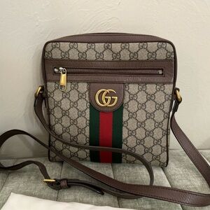 GG Supreme Messenger crossbody